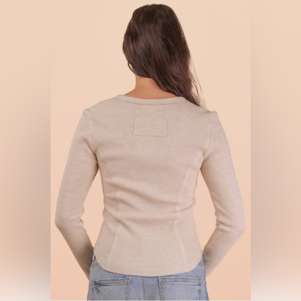 Women's Oatmeal Ribbed Snap Button-Up Top - Picture 3 of 3